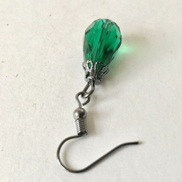 Emerald Green Glass Bead Earrings Teardrop Vintage Baroque Style Silver Plated - Picture 10 of 11